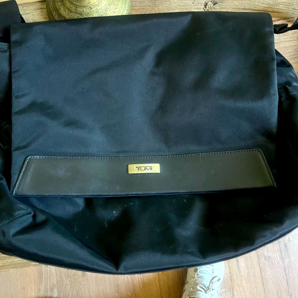 TUMI diaper bag with adjustable handles and light blue lining w/ tons of storage